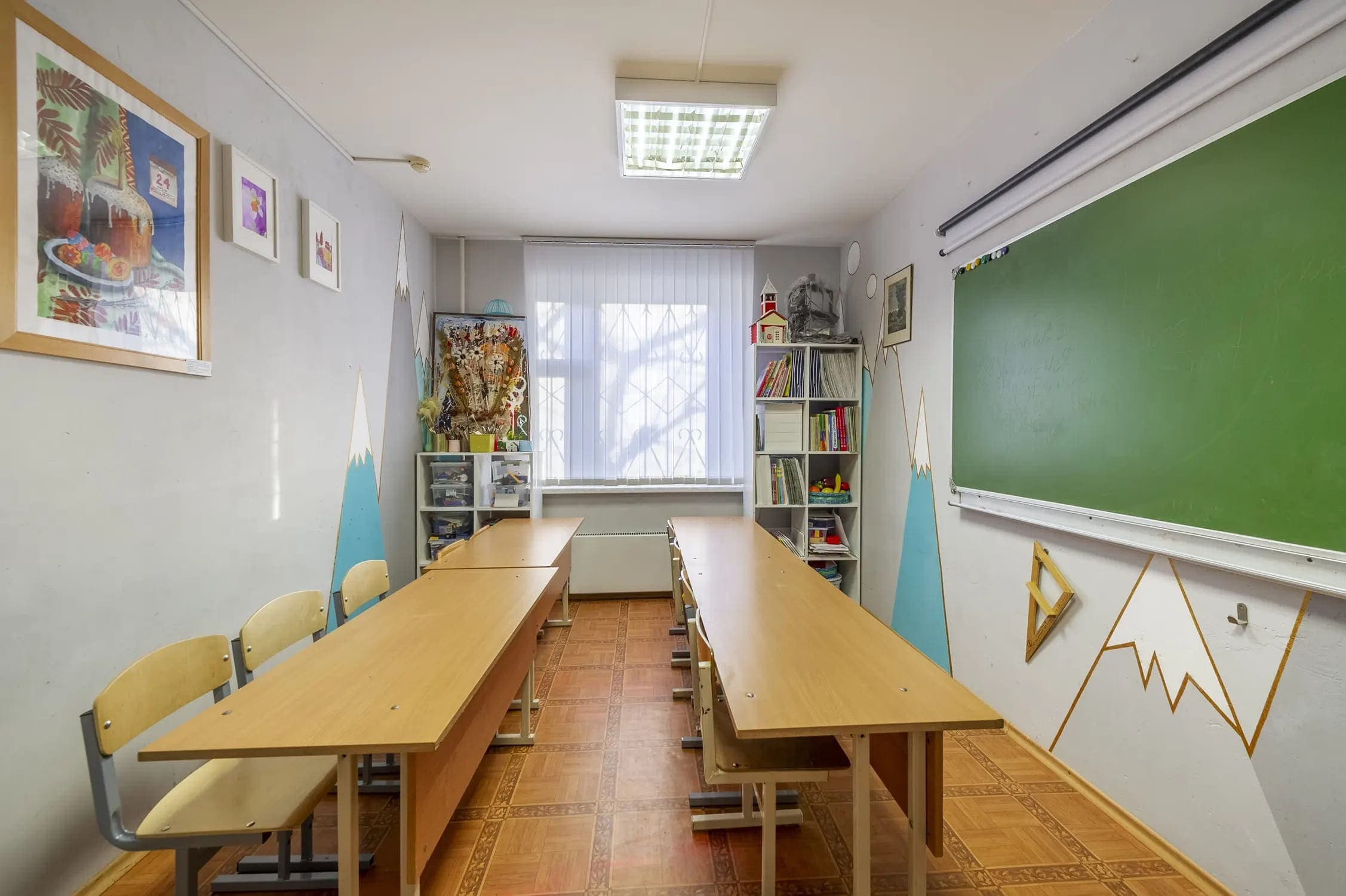 Учебный класс с зелёной доской